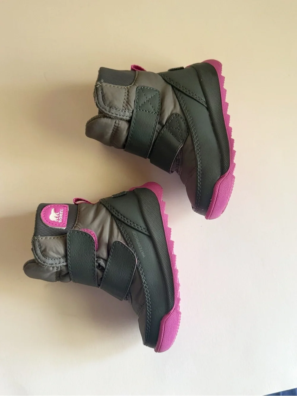 Sorel kids  Grey and Pink winter Insulated Snow Boots Size 5